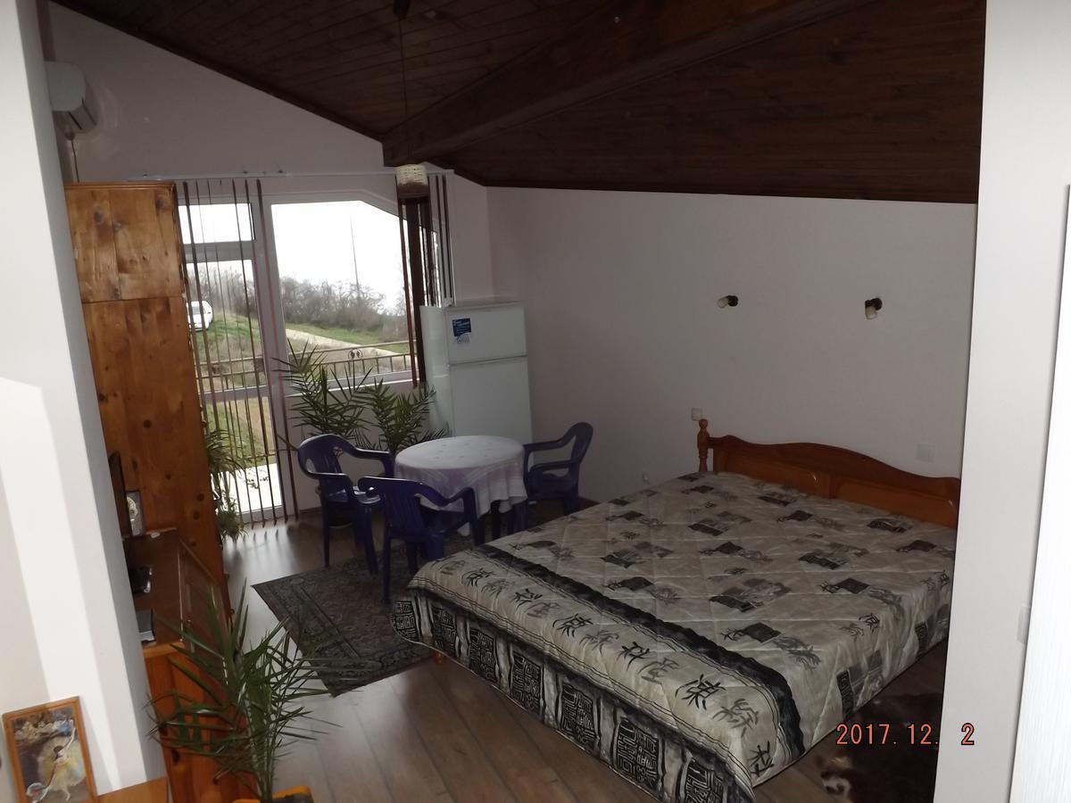 רזובו Faina Guest House מראה חיצוני תמונה