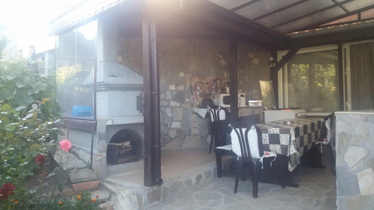רזובו Faina Guest House מראה חיצוני תמונה